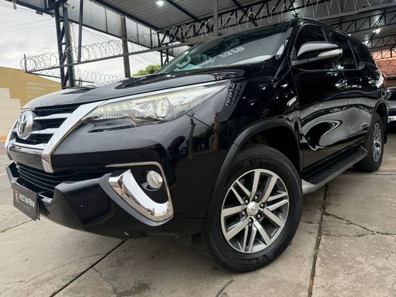 TOYOTA HILUX SW4 2.8 SRX 4X4 16V TURBO INTERCOOLER DIESEL 4P AUTOMÁTICO